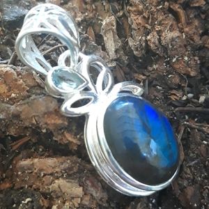 Friendship Labradorite Pendant